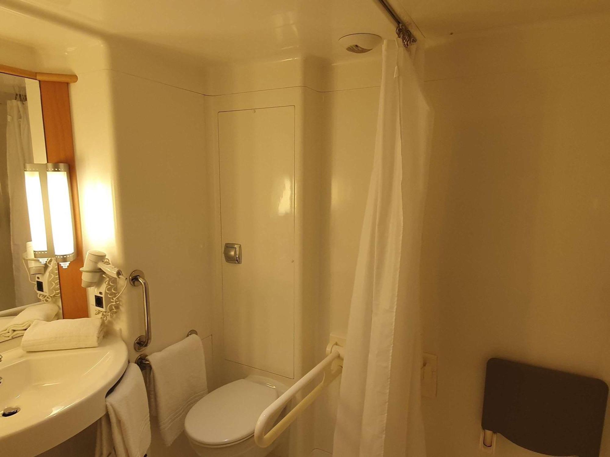 Ibis Barcelona Centro — Photos 1